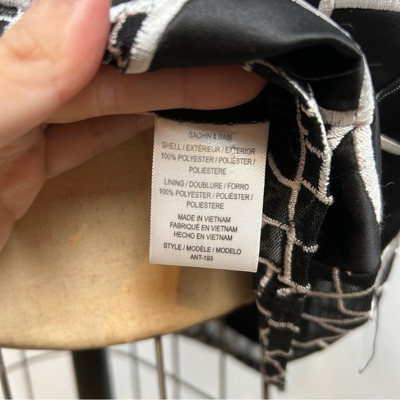 NEW Sachin + Babi Anthropology Black White Petalwork Embroidered Shift Dress 10 - Picture 13 of 14